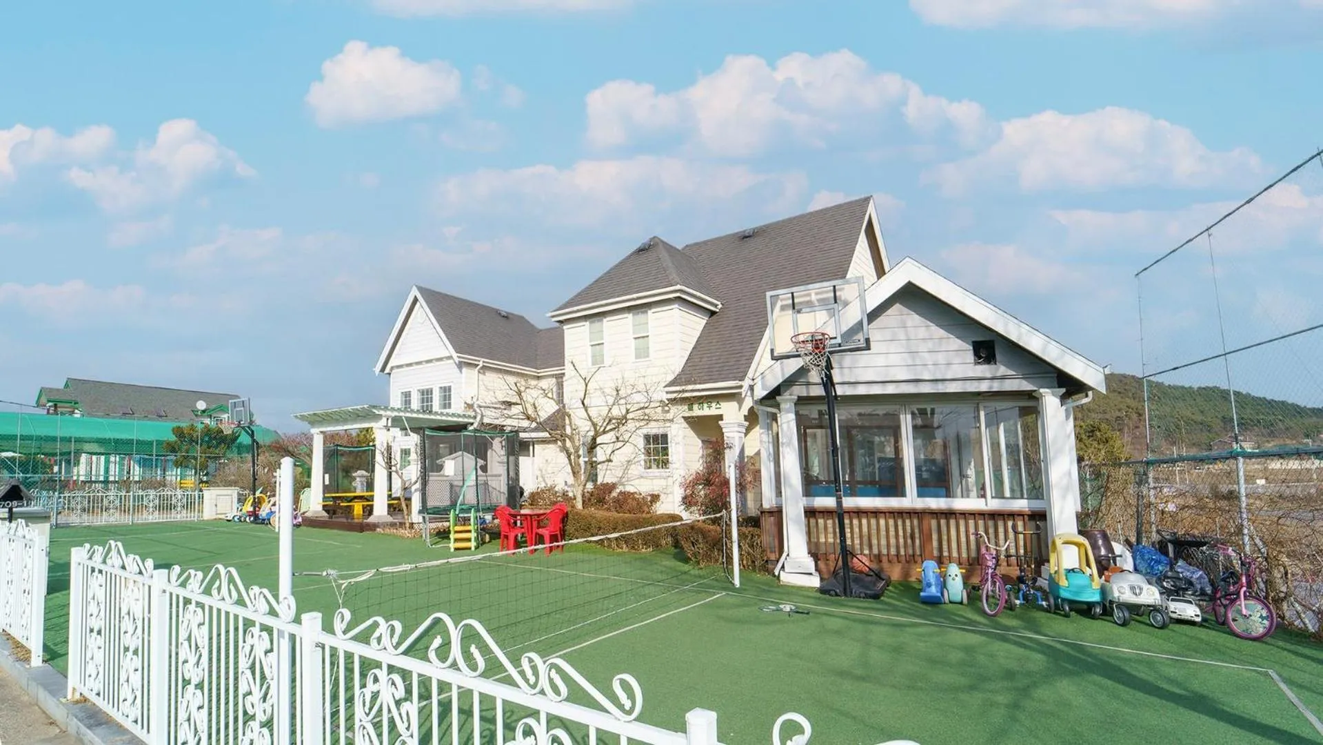 Property building in Daebudo Fullhouse Pension