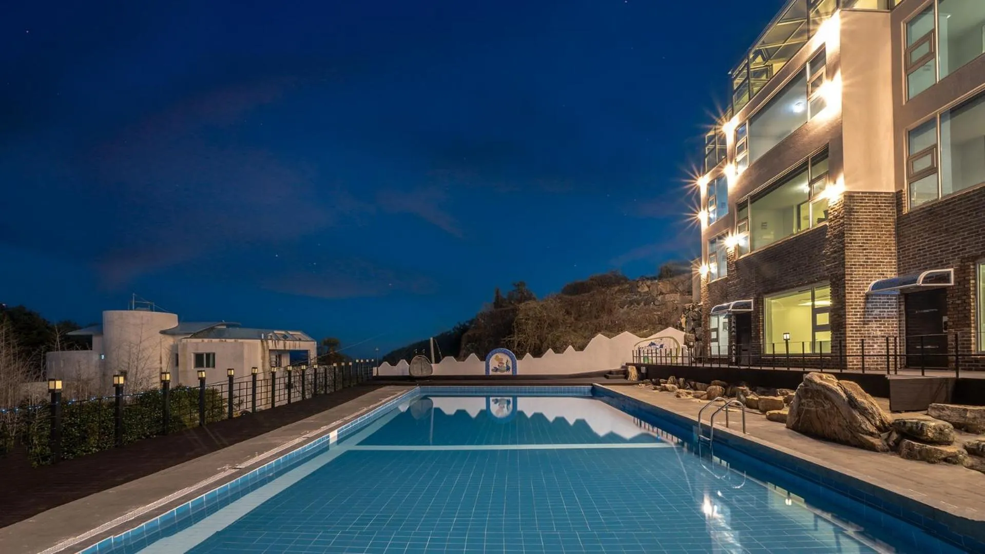 Property building in Geoje Badageurigo Pension