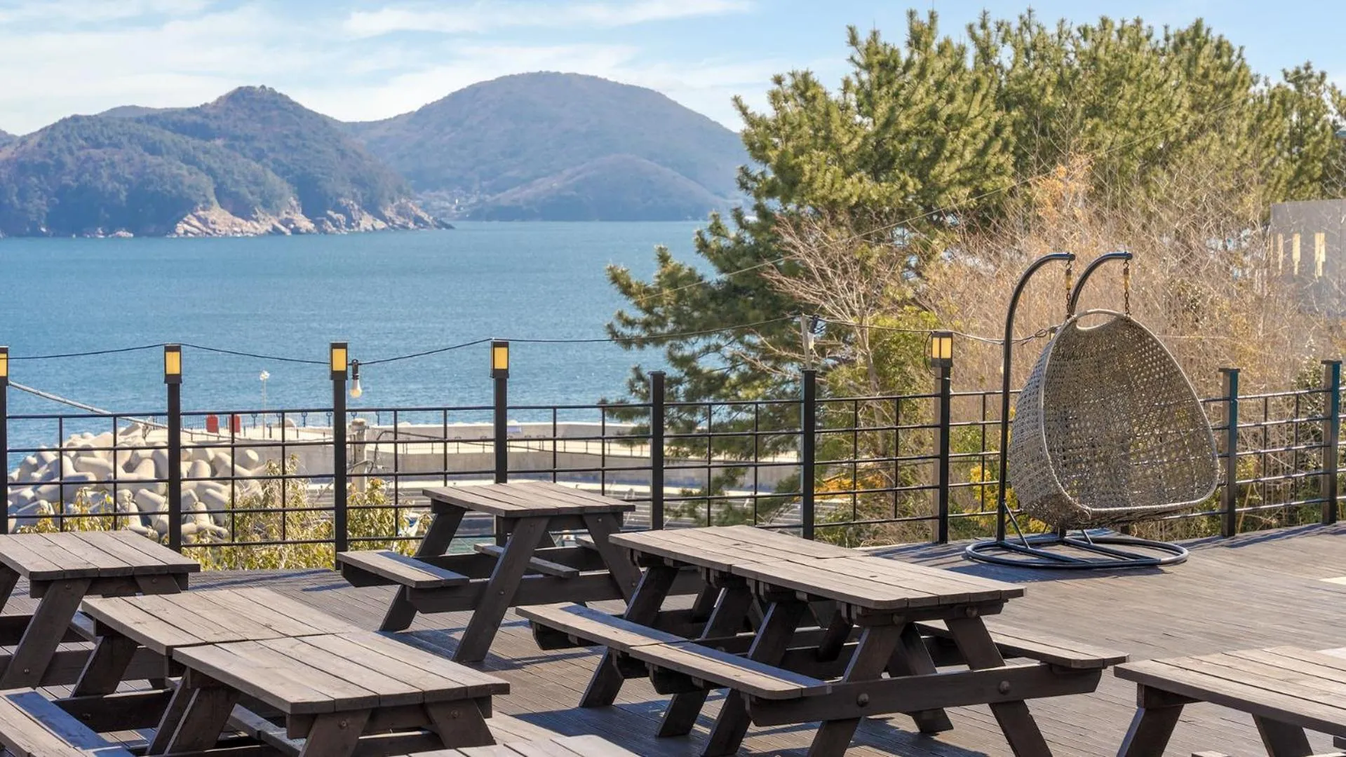 Property building in Geoje Badageurigo Pension