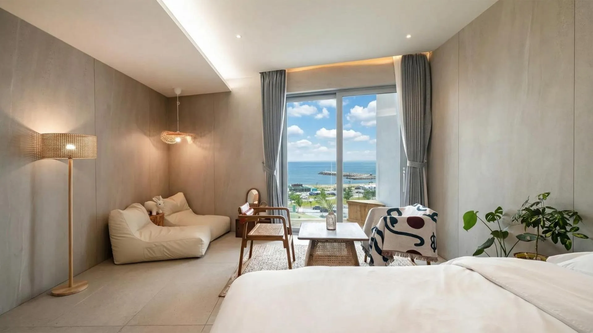 Property building, Bed in Goseong Gyeoulbada Ocean View Pension