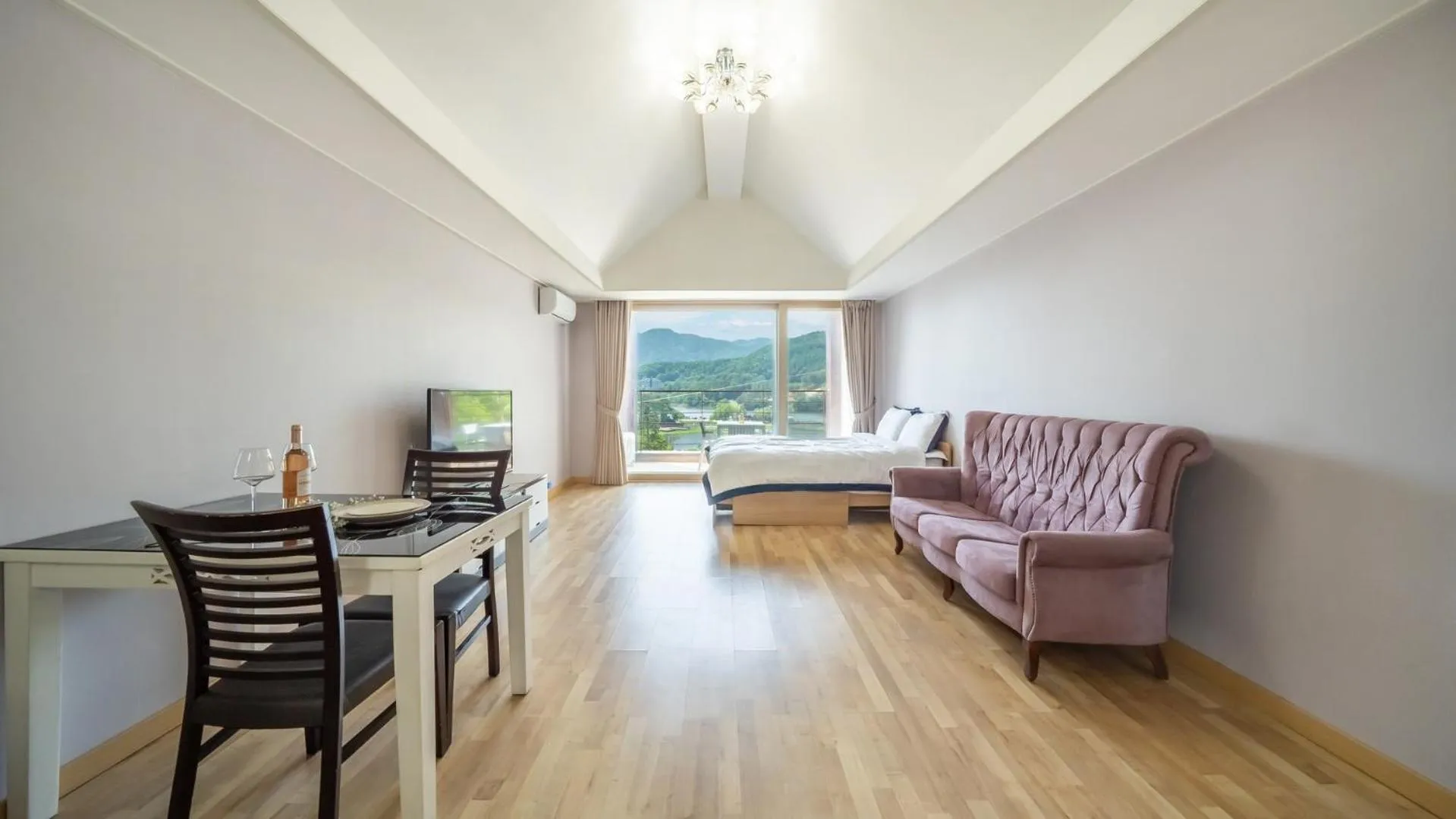 Property building in Gapyeong Yeonkkocchosu Pet Pension