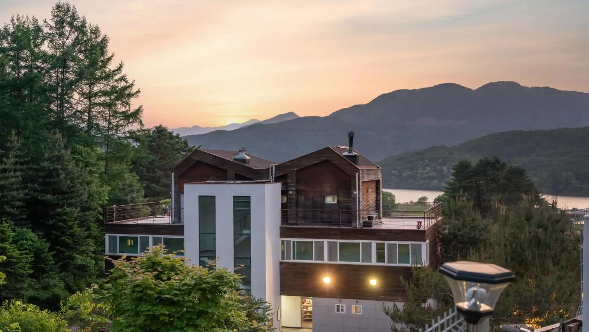 Property building in Gapyeong Yeonkkocchosu Pet Pension