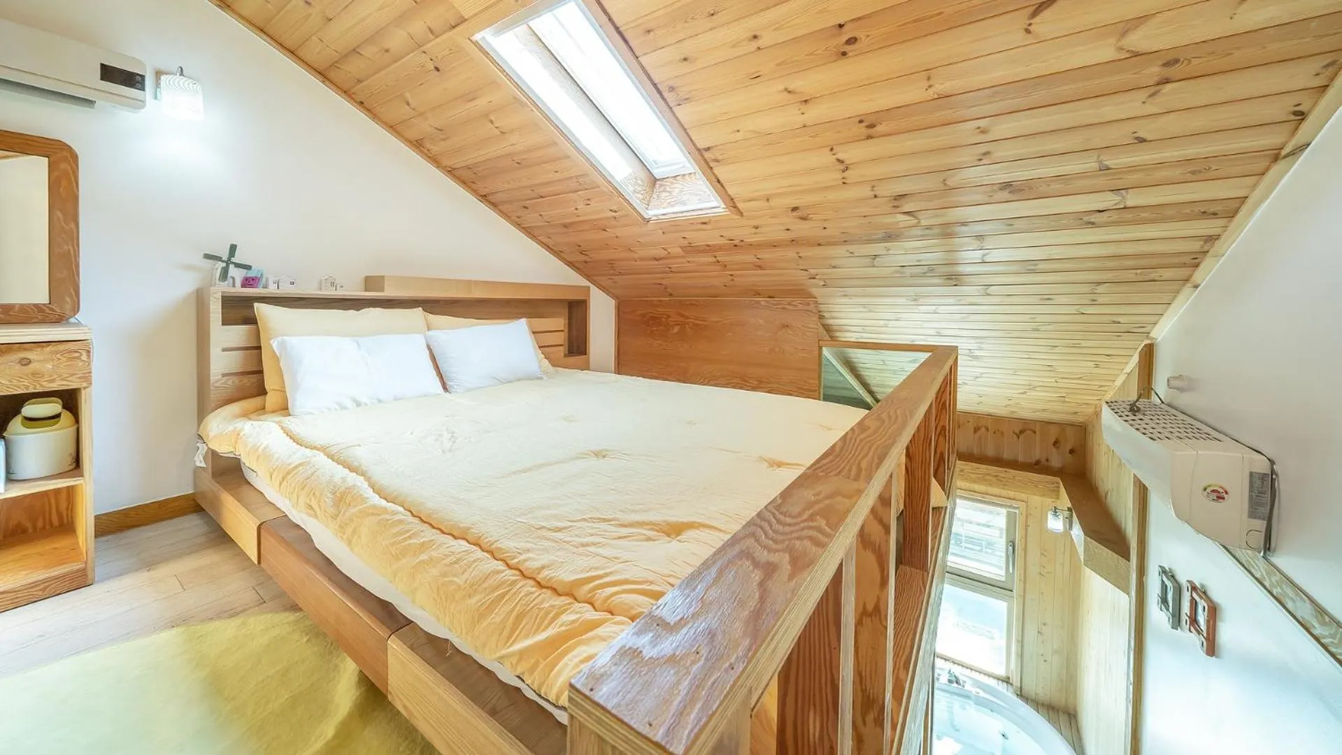 Property building, Bed in Ganghwa Abientot Spa Pension