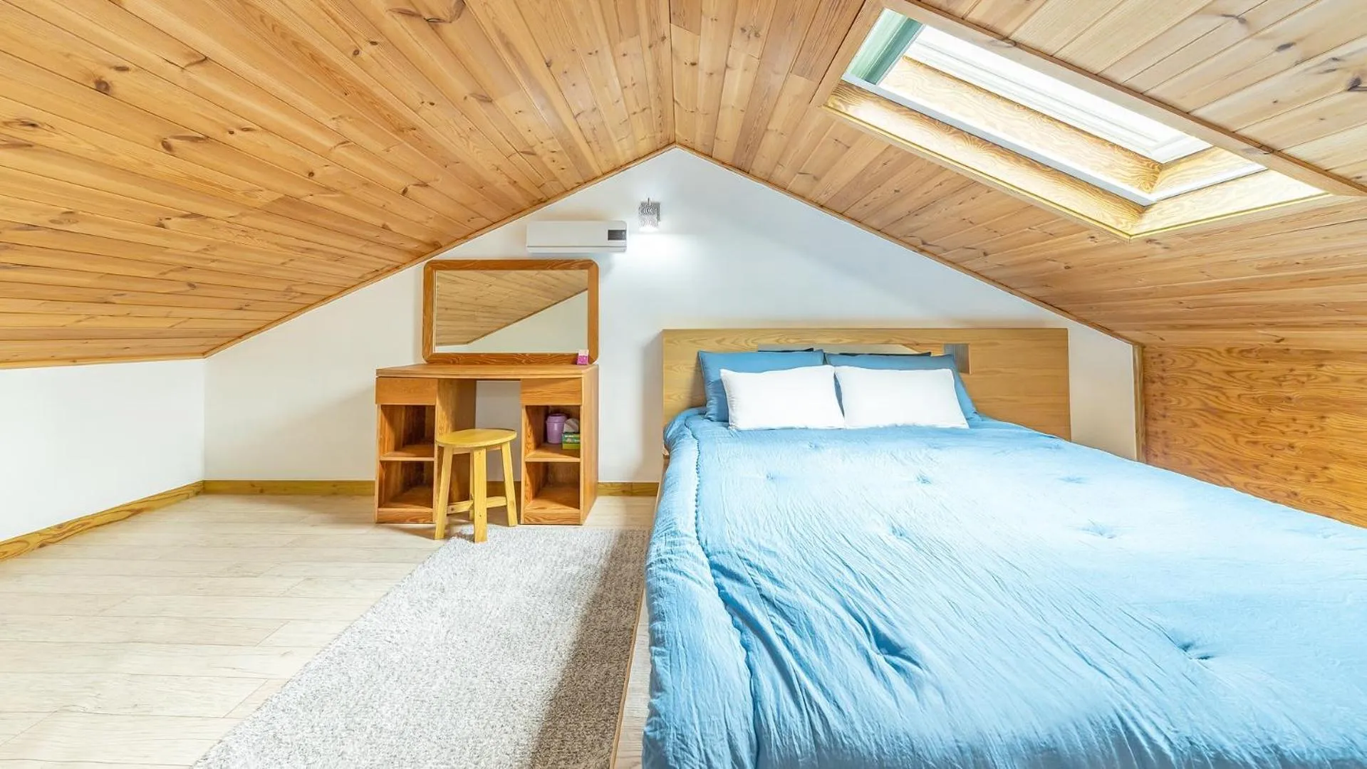 Property building, Bed in Ganghwa Abientot Spa Pension