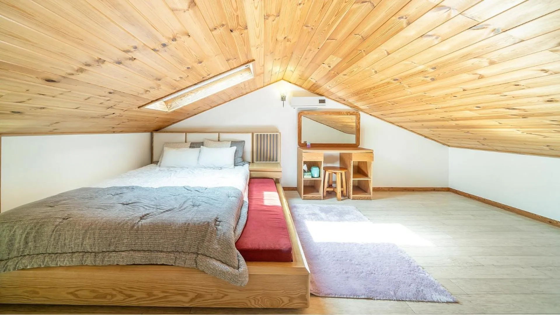 Property building, Bed in Ganghwa Abientot Spa Pension