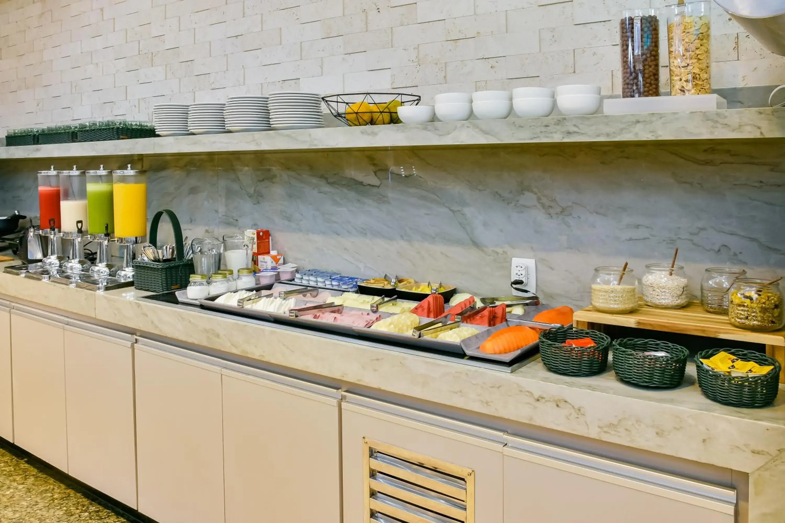 Buffet breakfast in Plaza Inn Breeze Aeroporto Buffet breakfast in Plaza Inn Breeze Aeroporto