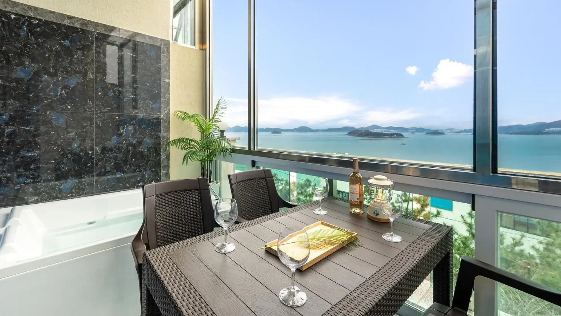 Property building in Yeosu Hemiswi SPA Pension Property building in Yeosu Hemiswi SPA Pension
