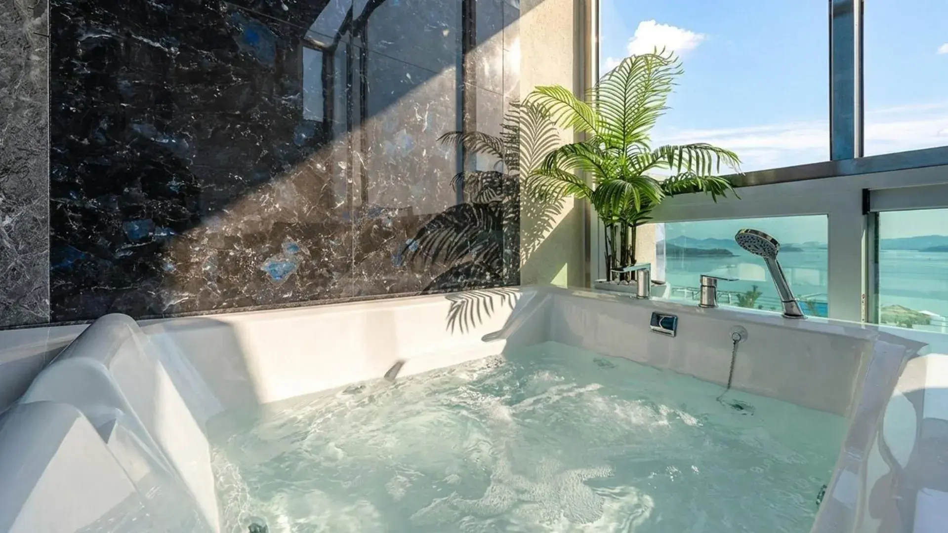 Property building in Yeosu Hemiswi SPA Pension Property building in Yeosu Hemiswi SPA Pension