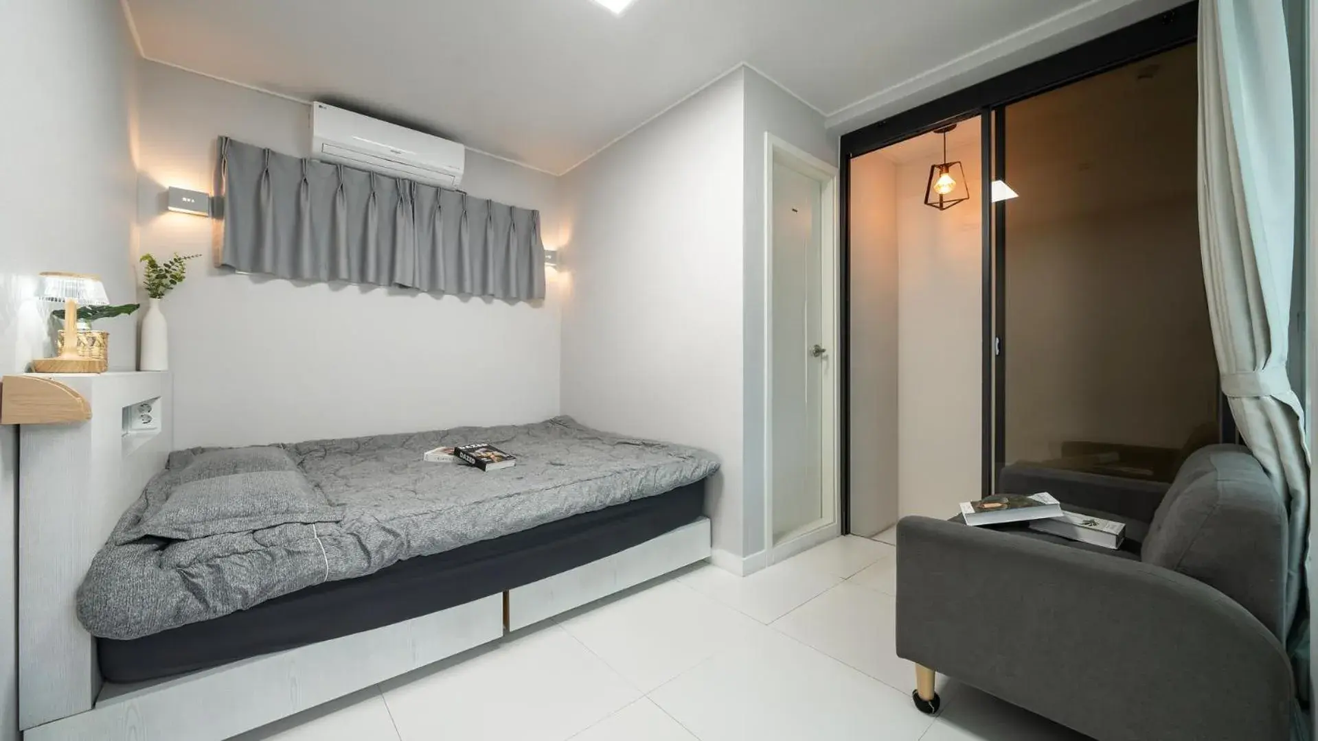 Property building, Bed in Gyeongju Modern Pool Villa Property building, Bed in Gyeongju Modern Pool Villa