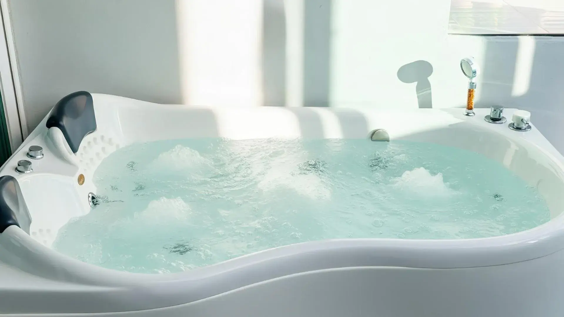 Property building in Gyeongju Modern Pool Villa Property building in Gyeongju Modern Pool Villa