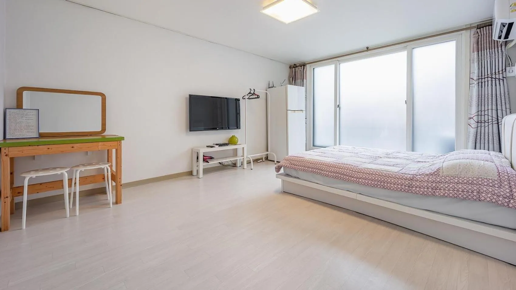 Property building, Bed in Sokcho World Pet-Friendly (Paid) Pension