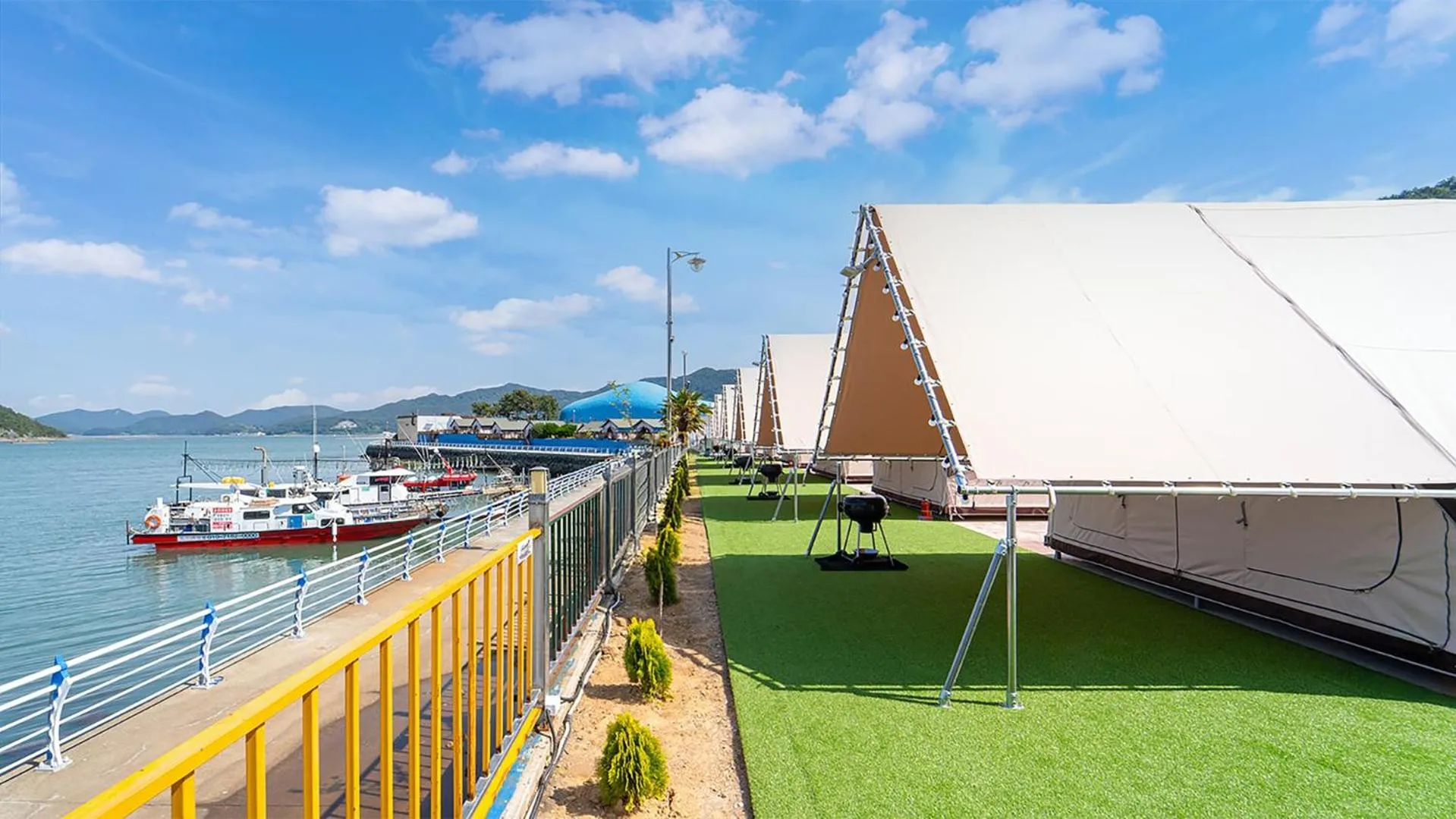 Property building in Goseong Bluebeach Pension&Glamping