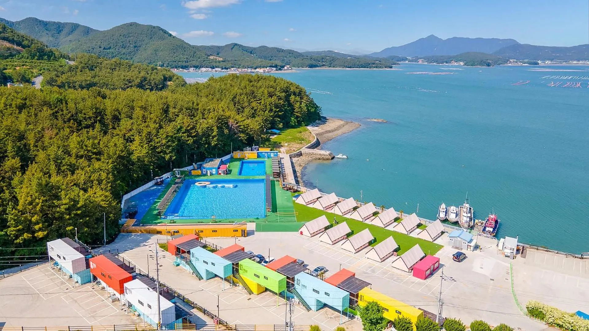 Property building in Goseong Bluebeach Pension&Glamping