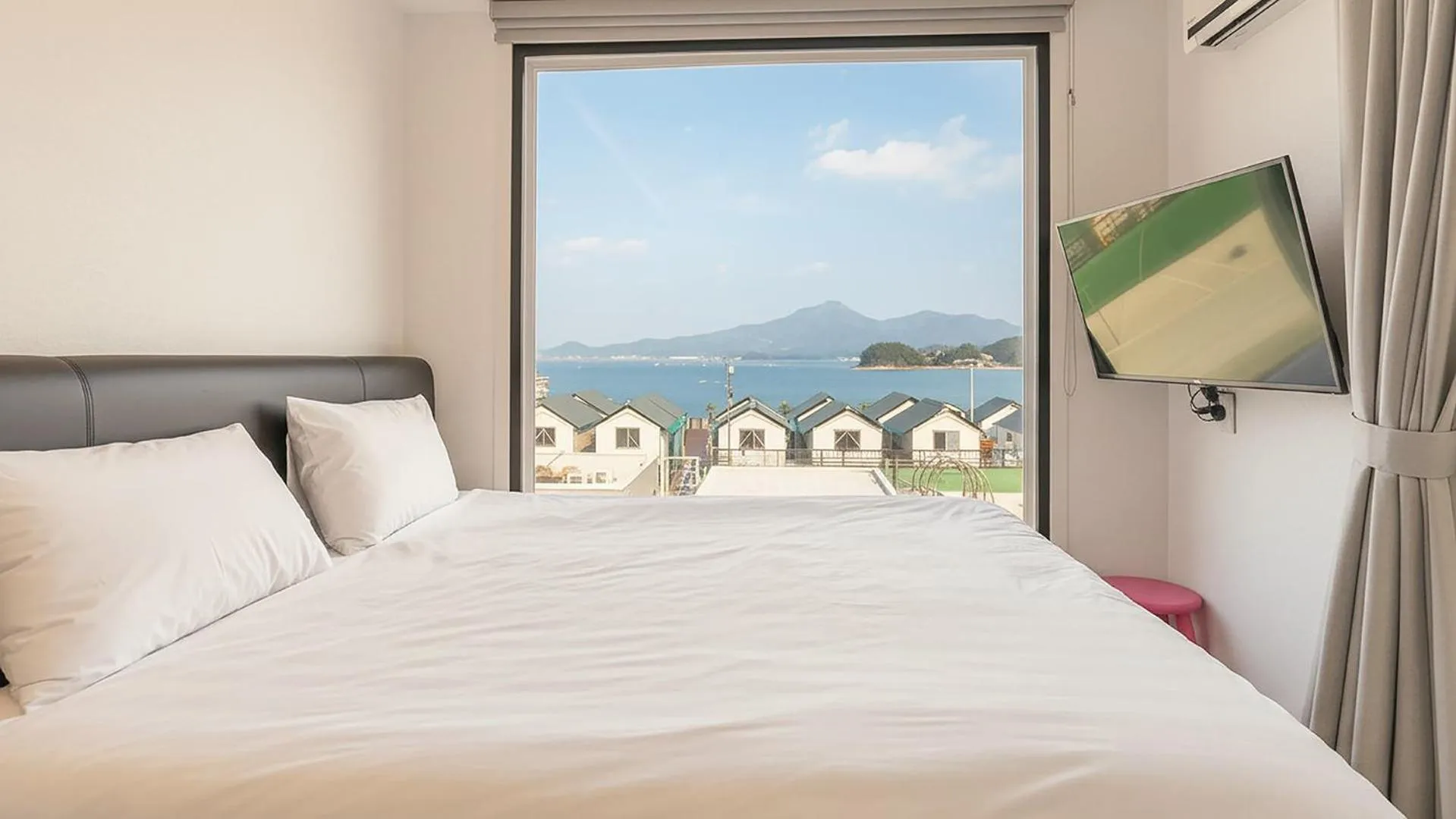 Property building, Bed in Goseong Bluebeach Pension&Glamping