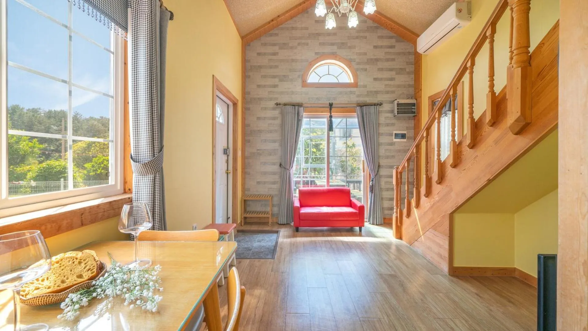 Property building in Yeosu Noeul Walk Pet Pension