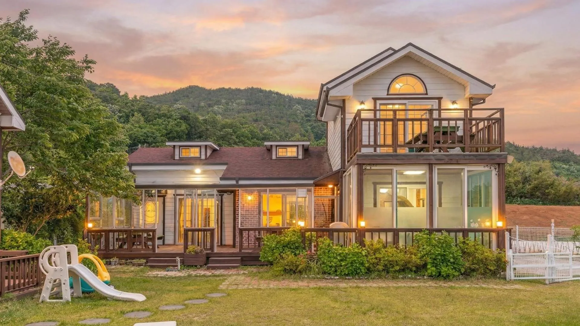 Property building in Yeosu Noeul Walk Pet Pension