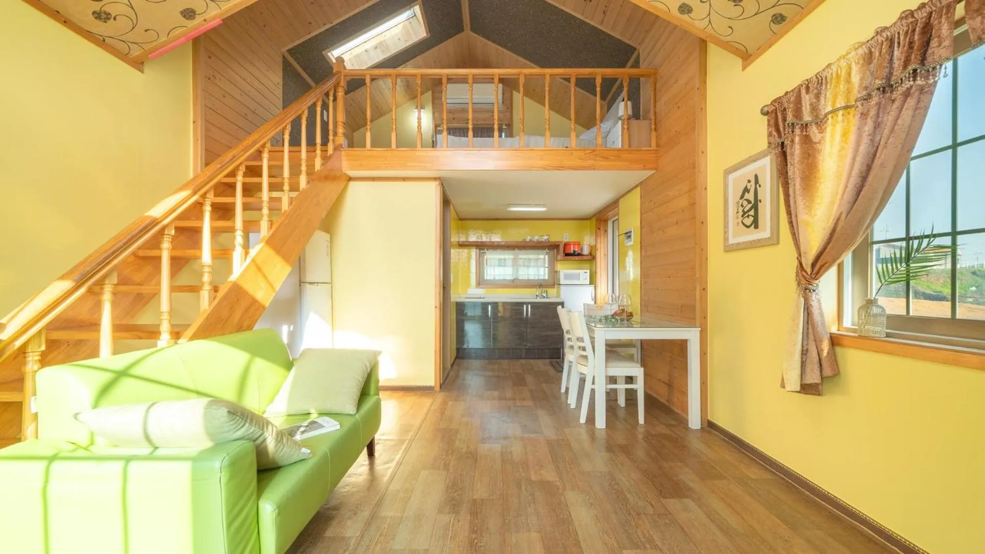 Property building in Yeosu Noeul Walk Pet Pension