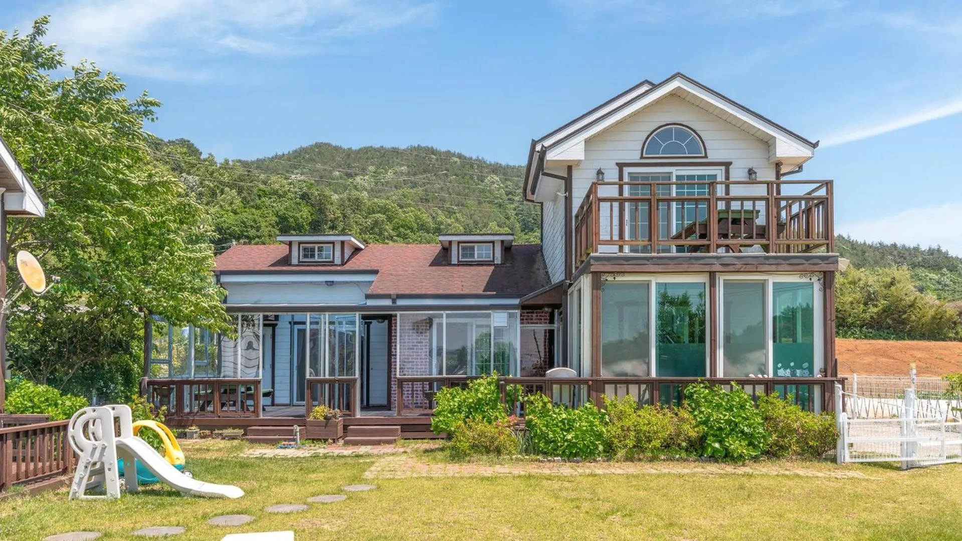 Property building in Yeosu Noeul Walk Pet Pension