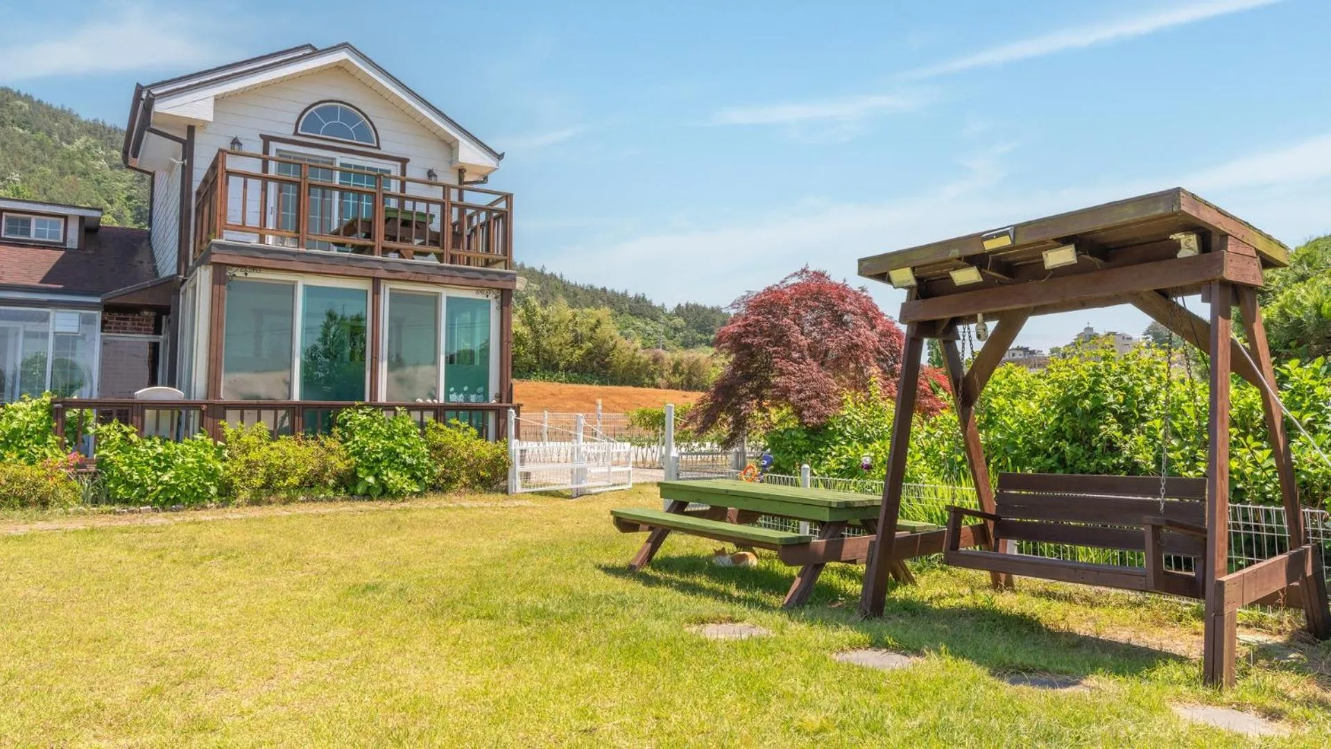 Property building in Yeosu Noeul Walk Pet Pension