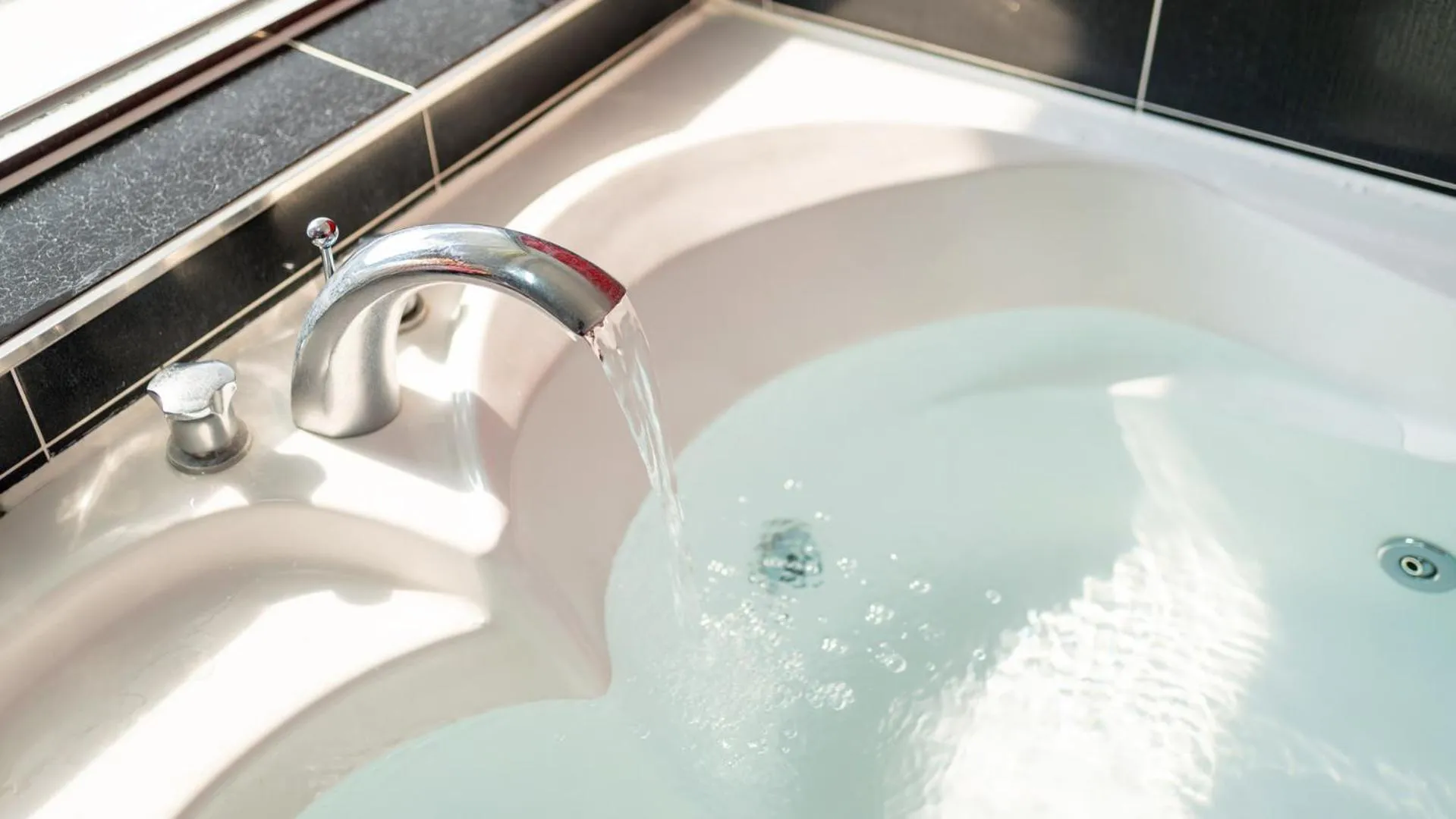 Property building in Geoje Gaonara Pension