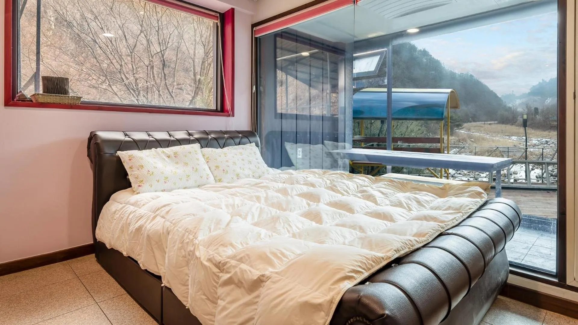 Property building, Bed in Gapyeong poin PoolVilla pension