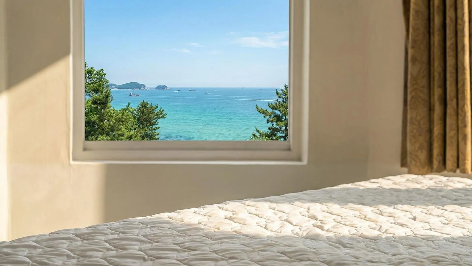 Property building, Bed in Gapyeong Four Season Pension