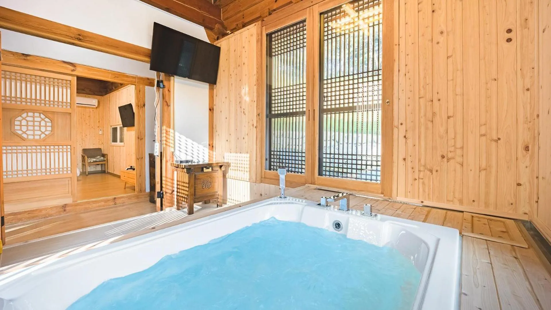 Photo of the whole room in Gangneung Booyoonok Hanok Pension