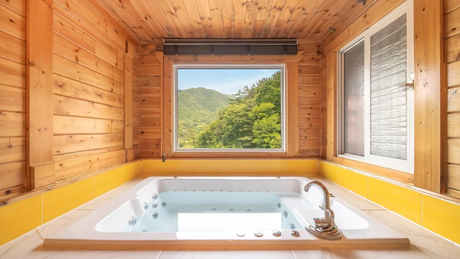 Yangpyeong Isobiyagi Spa Pension