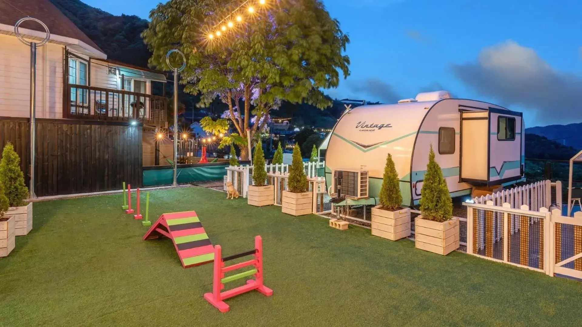 Property building in Gapyeong Dongban84 Glamping&Pool villa Property building in Gapyeong Dongban84 Glamping&Pool villa