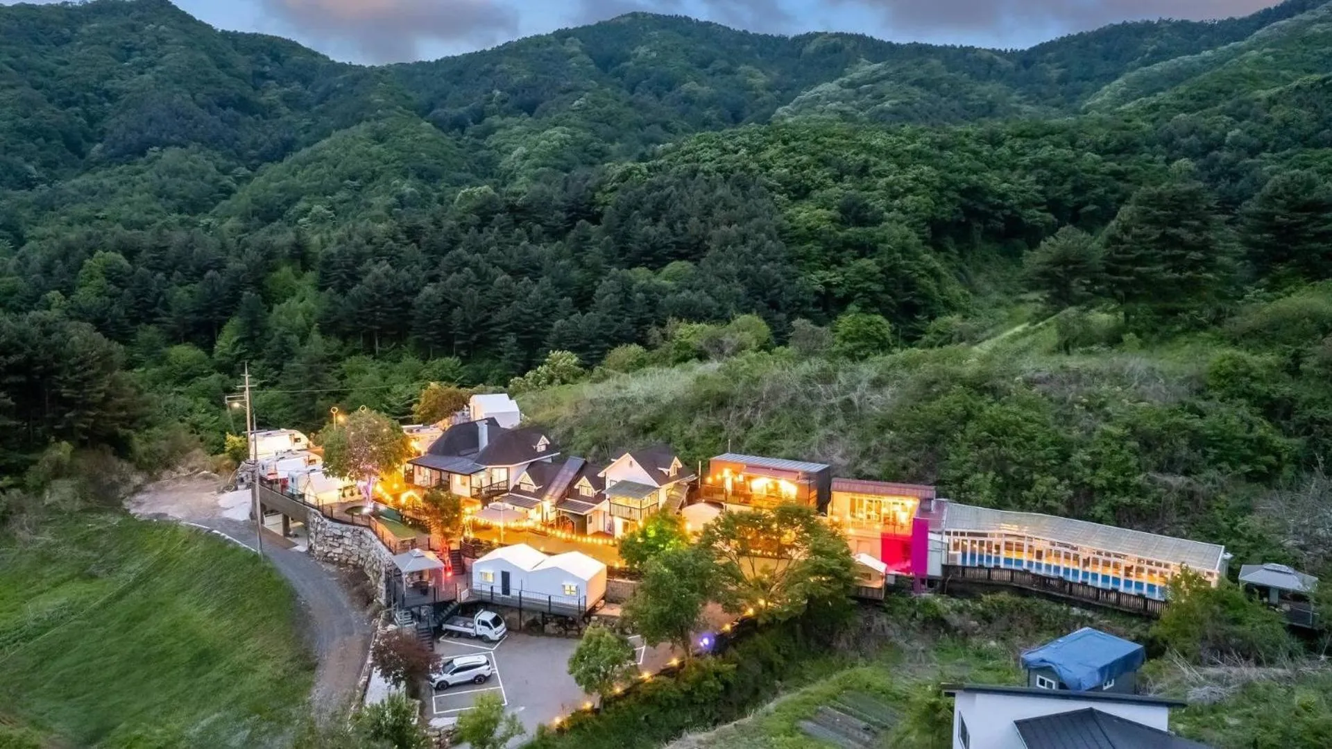 Property building in Gapyeong Dongban84 Glamping&Pool villa