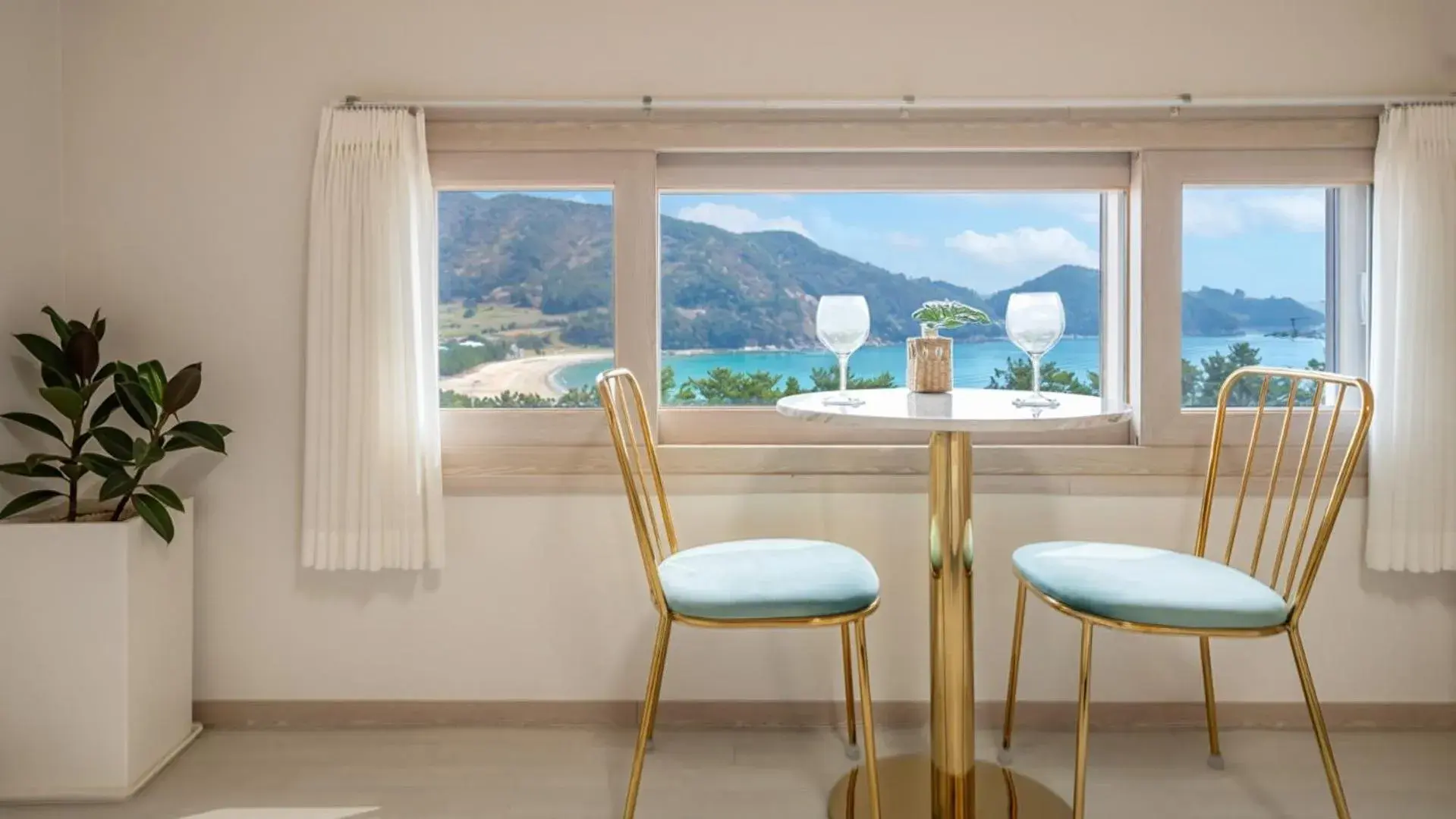 Property building in Namhae Eagless Poolvilla Pension Property building in Namhae Eagless Poolvilla Pension