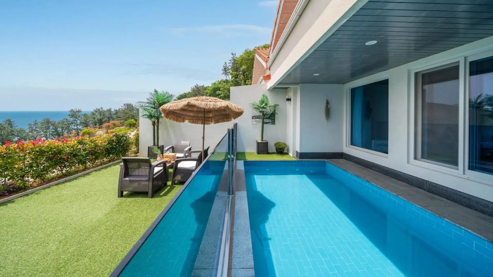 Property building in Namhae Eagless Poolvilla Pension Property building in Namhae Eagless Poolvilla Pension