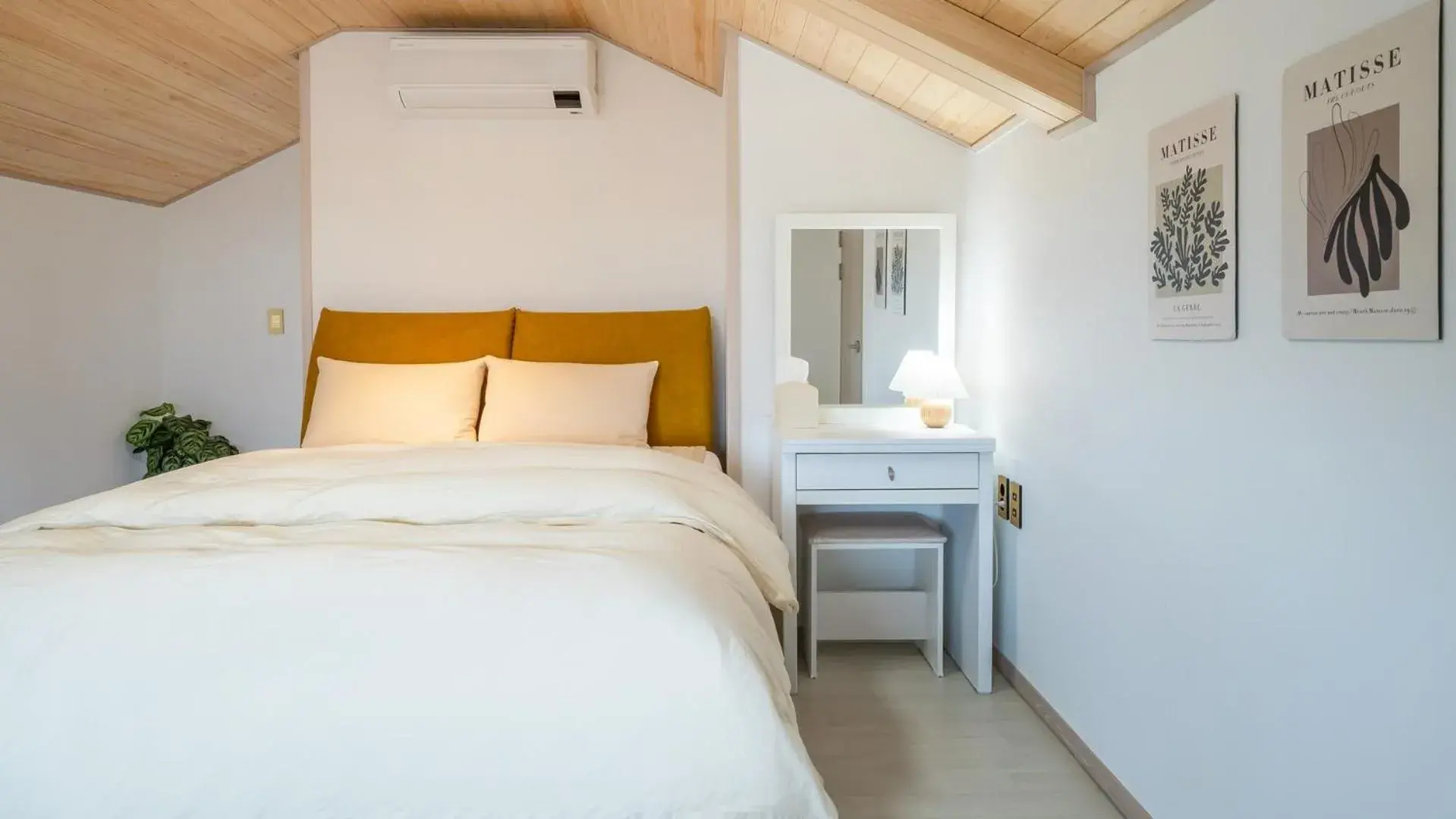 Property building, Bed in Namhae Eagless Poolvilla Pension Property building, Bed in Namhae Eagless Poolvilla Pension