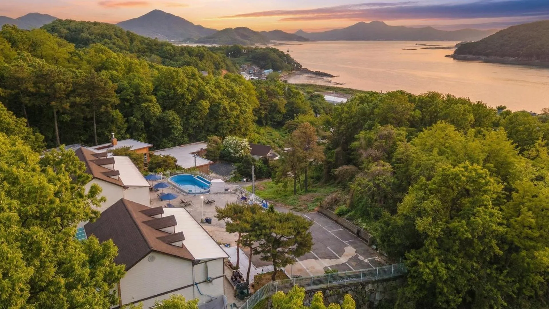 Property building in Ganghwa Giverny Spa Pension