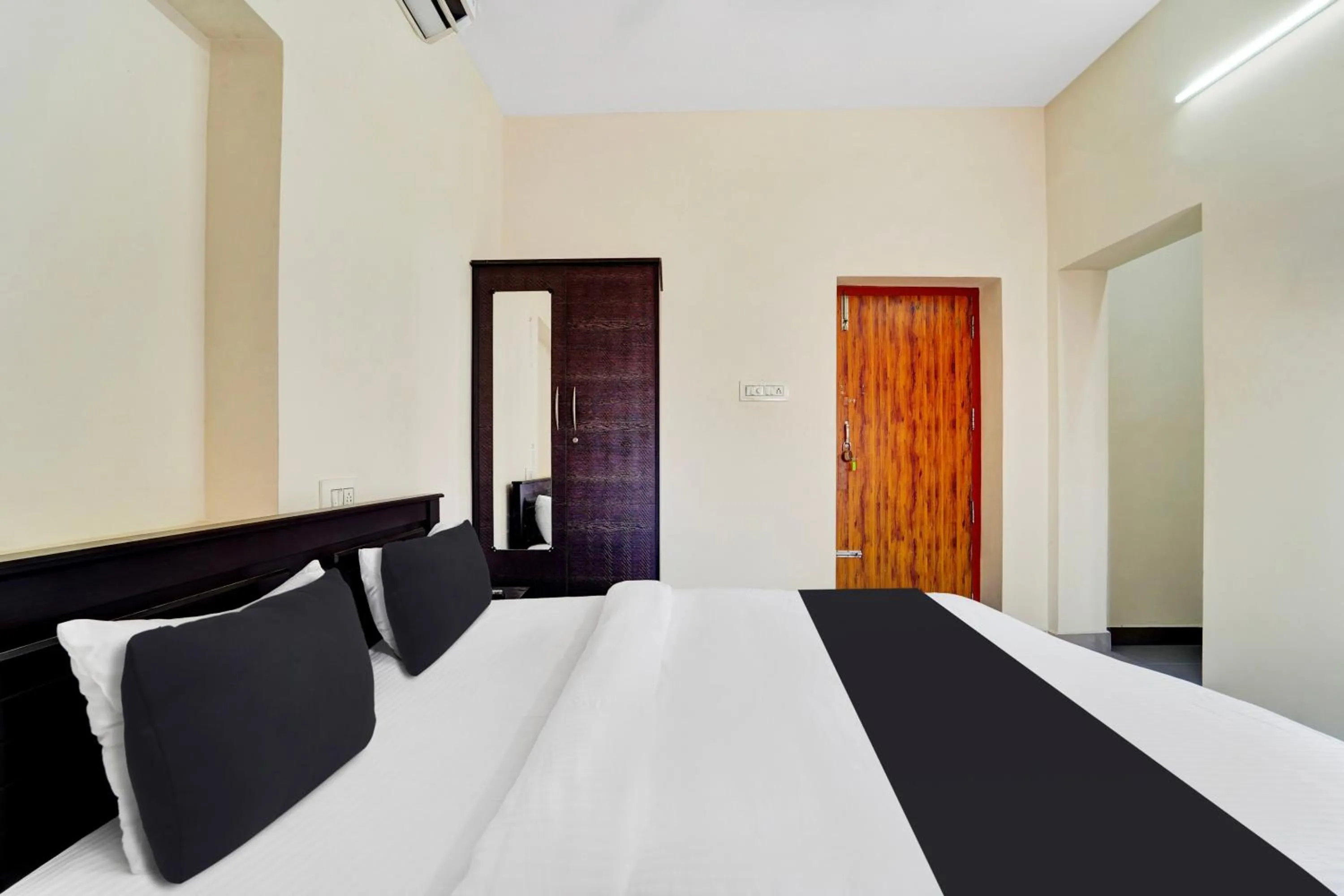 Bedroom, Bed in Super Hotel O Viswapuram