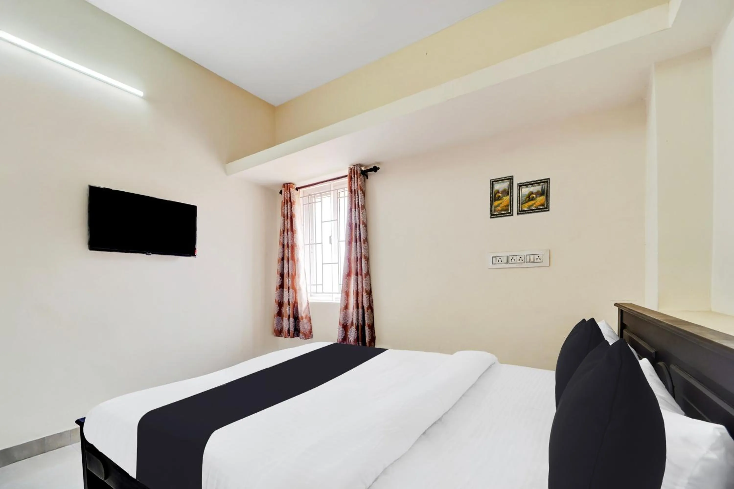 Bedroom, Bed in Super Hotel O Viswapuram