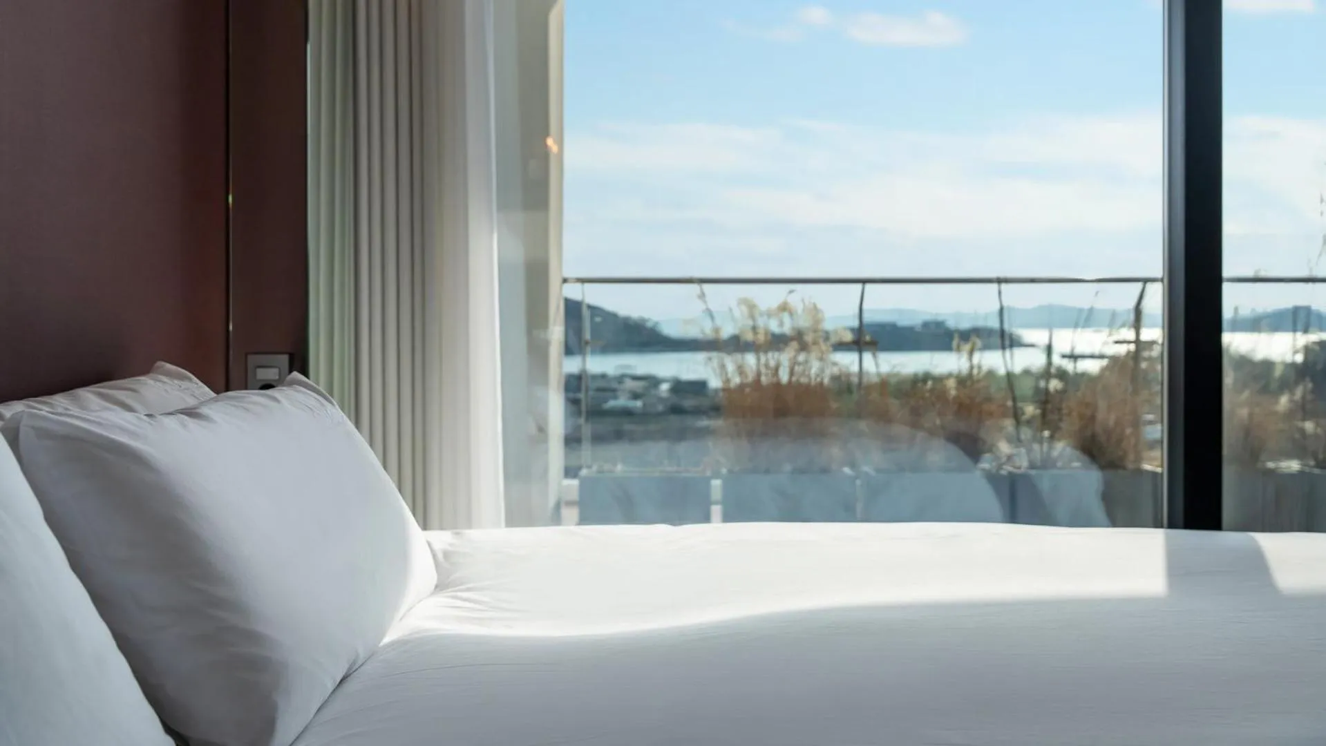 Property building, Bed in Busan nunuhouse poolvilla Pension