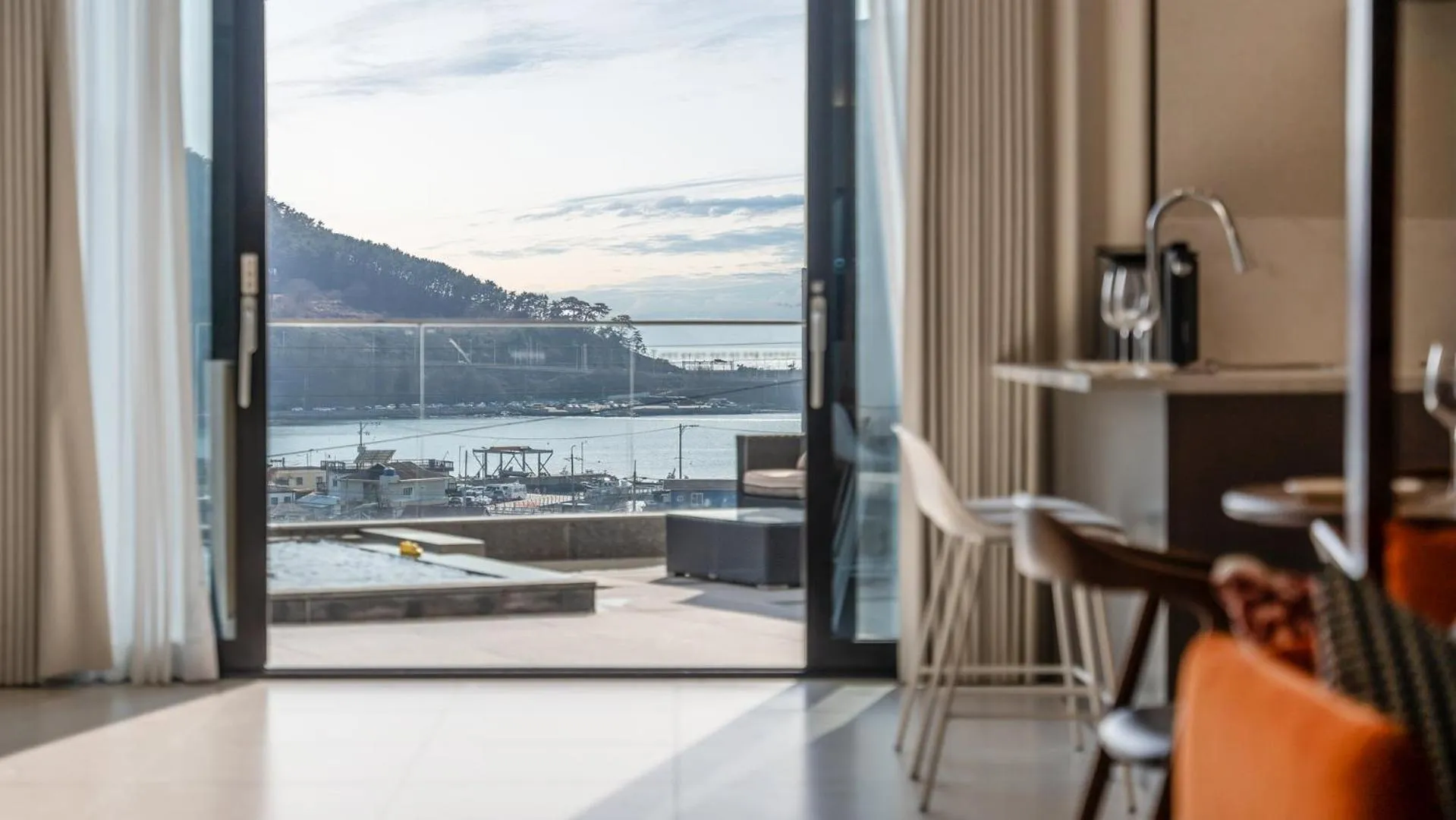 Property building in Busan nunuhouse poolvilla Pension