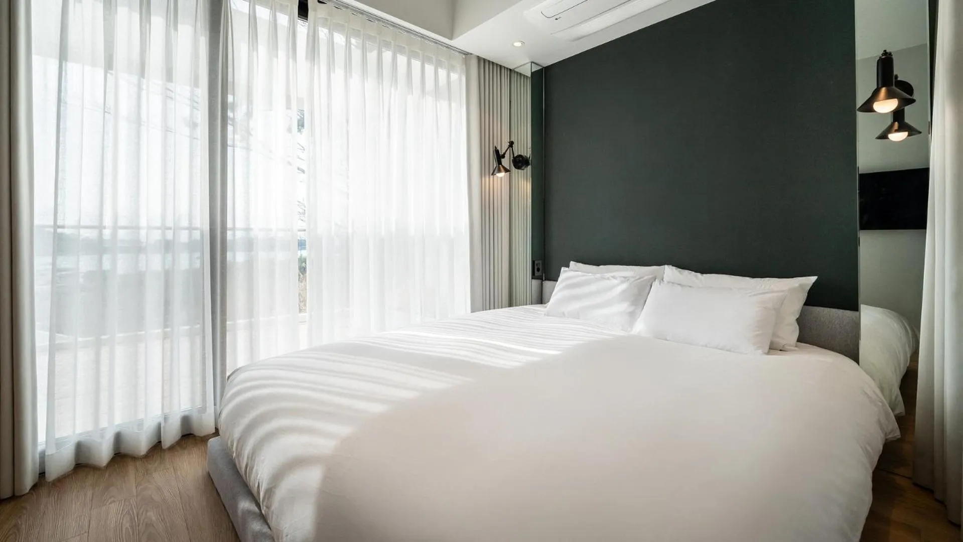 Property building, Bed in Busan nunuhouse poolvilla Pension