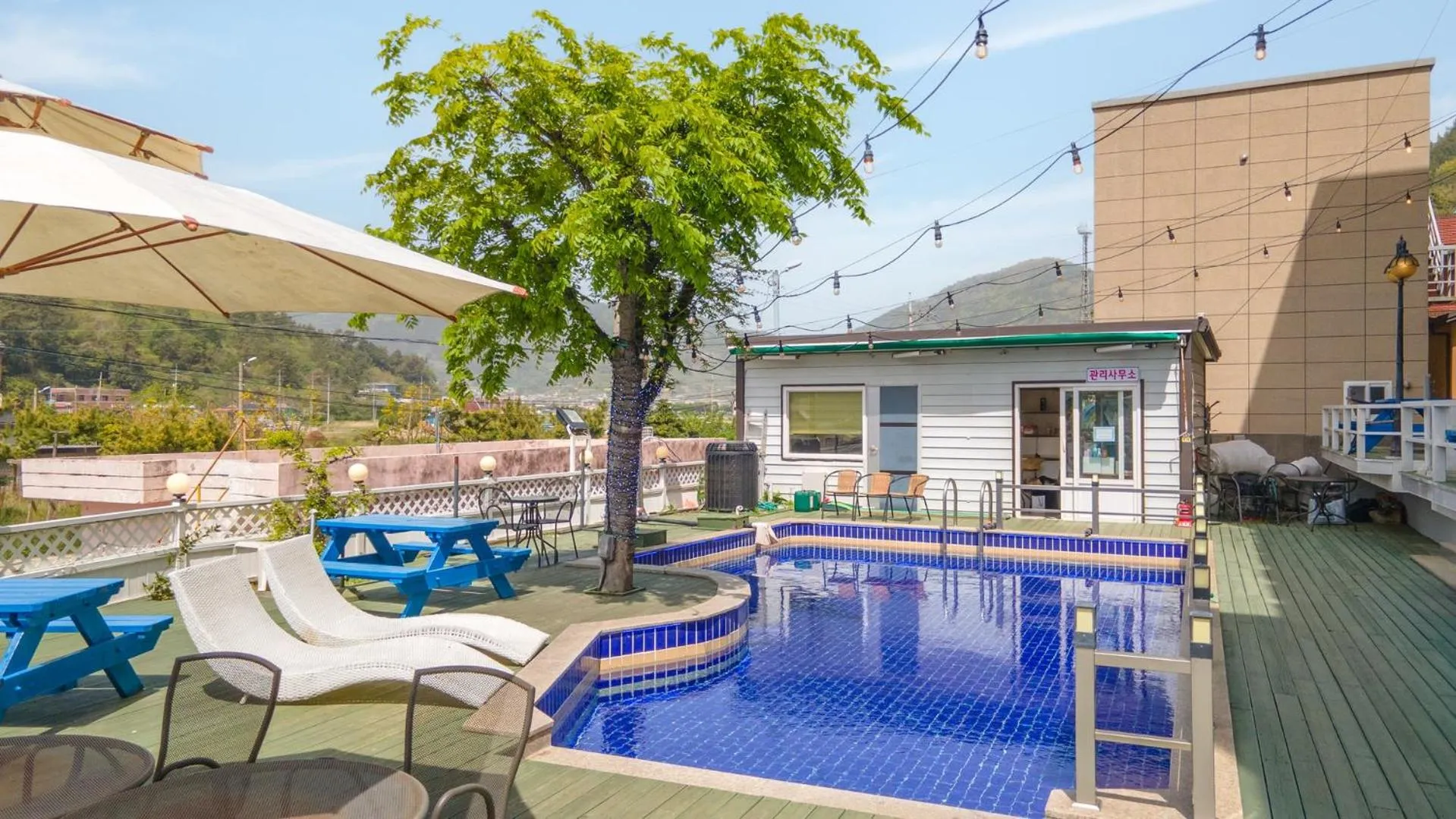 Property building in Yeosu Bebeolleh Pension