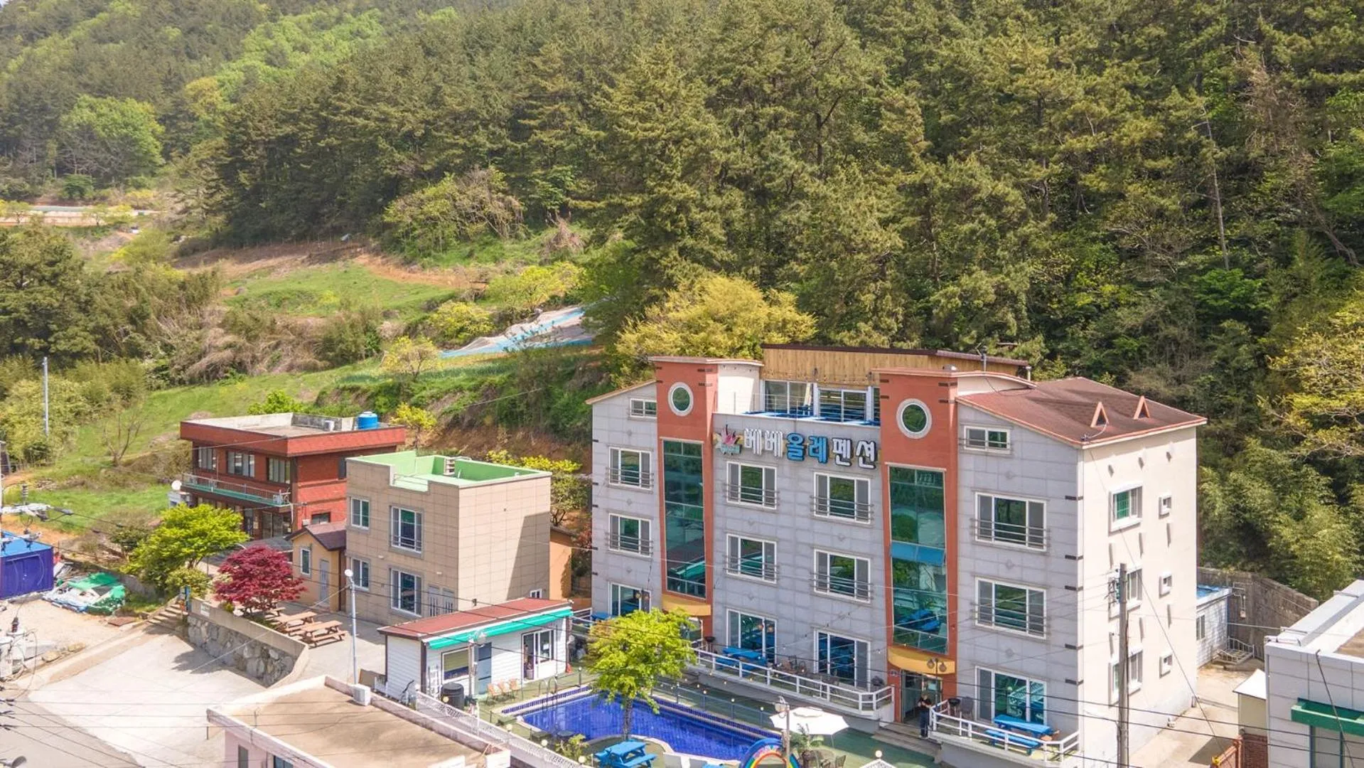 Property building in Yeosu Bebeolleh Pension
