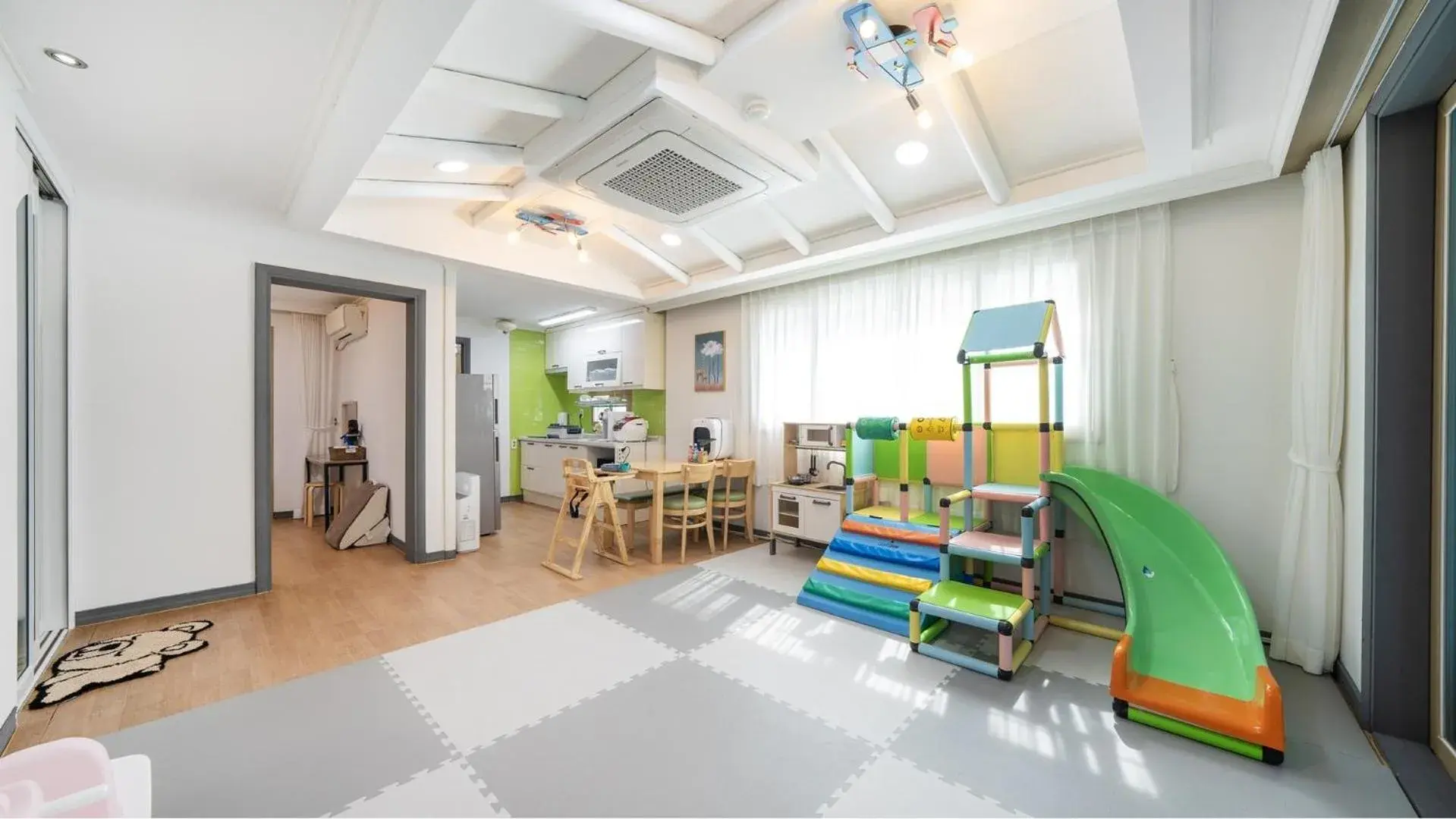 Property building in Yeosu Bebeolleh Pension Property building in Yeosu Bebeolleh Pension