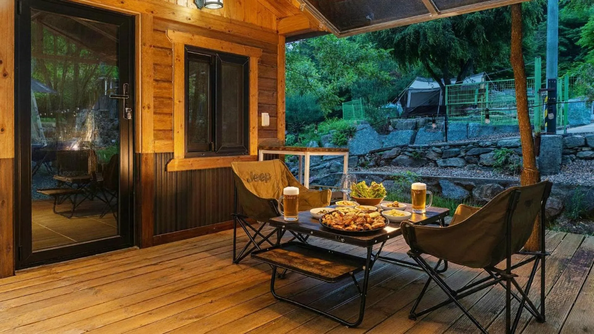 Property building in Gapyeong Yumyeongsan Gomone pet Camping