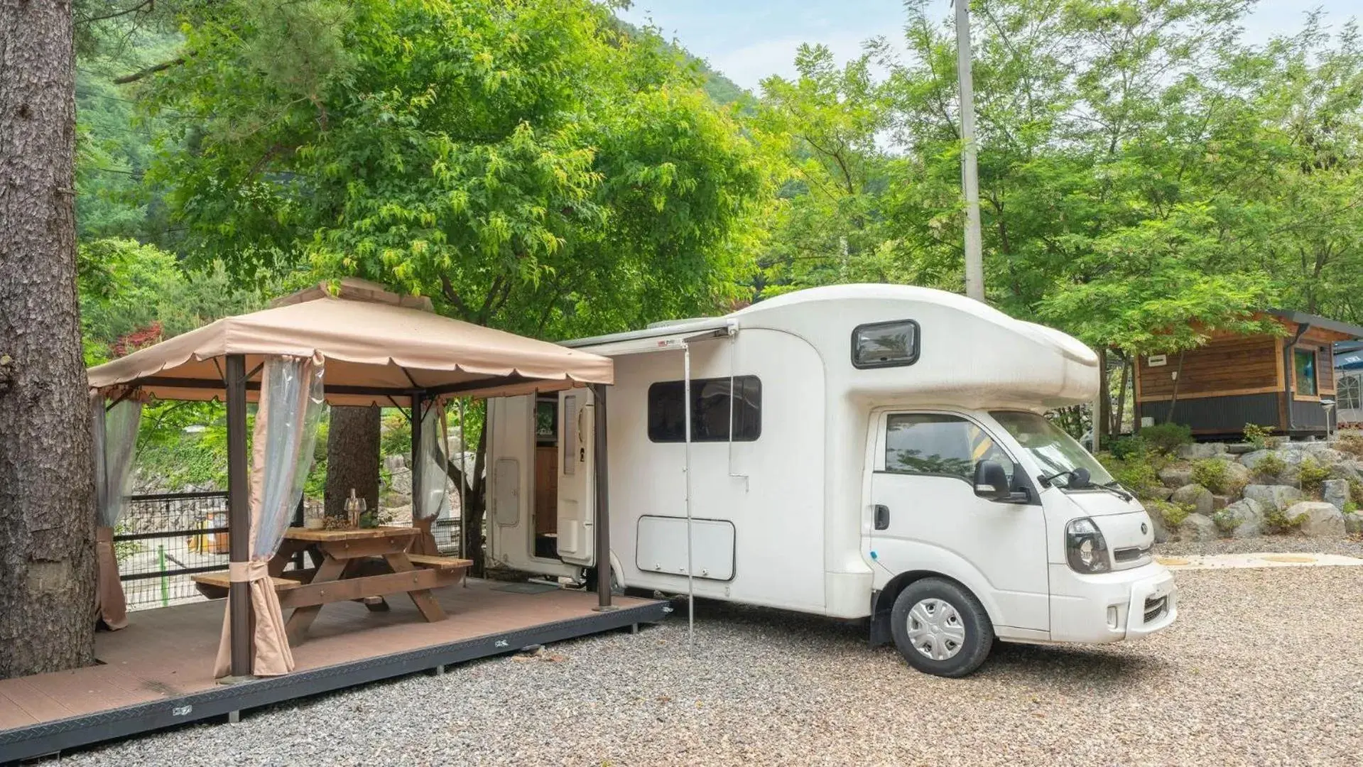 Property building in Gapyeong Yumyeongsan Gomone pet Camping Property building in Gapyeong Yumyeongsan Gomone pet Camping