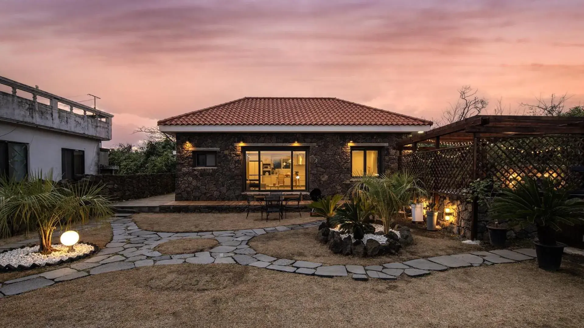 Property building in Jeju Stay Rowoon Dockchae Pension Property building in Jeju Stay Rowoon Dockchae Pension