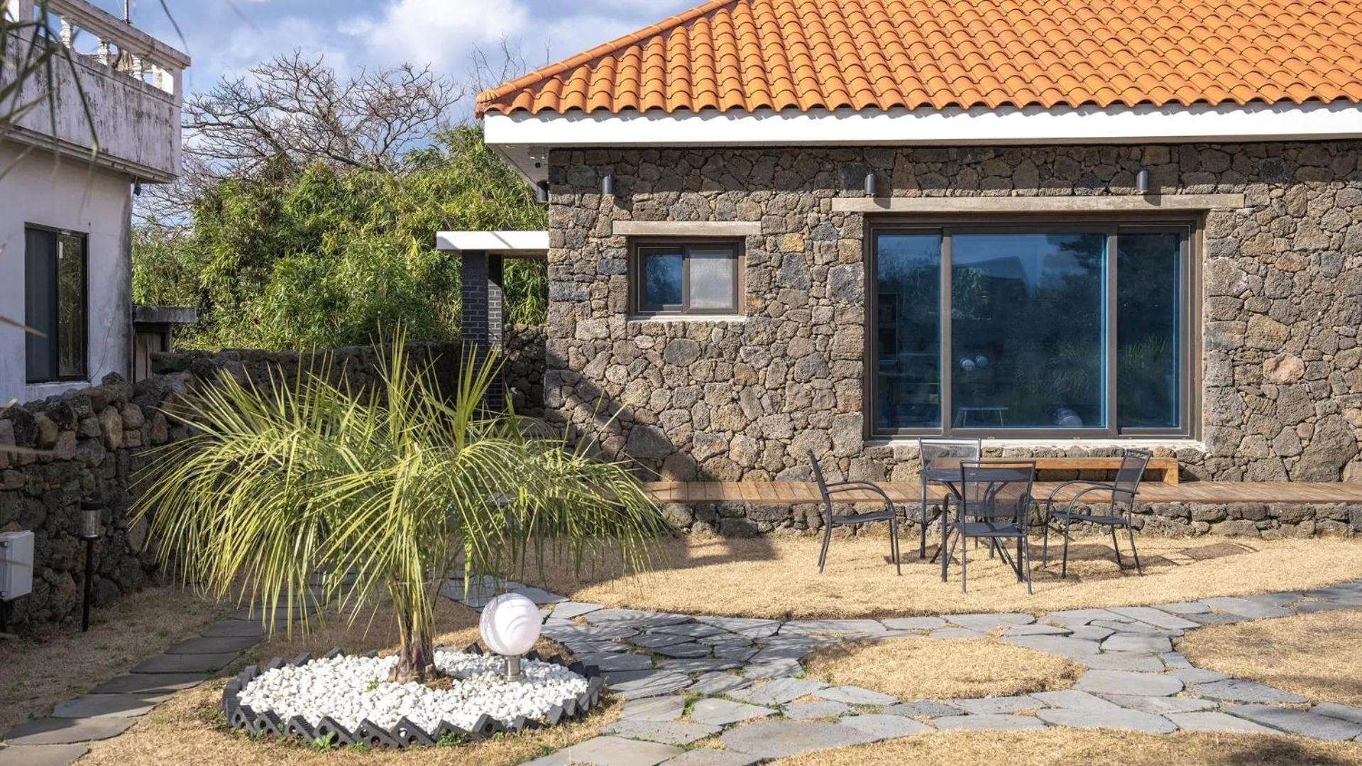 Property building in Jeju Stay Rowoon Dockchae Pension