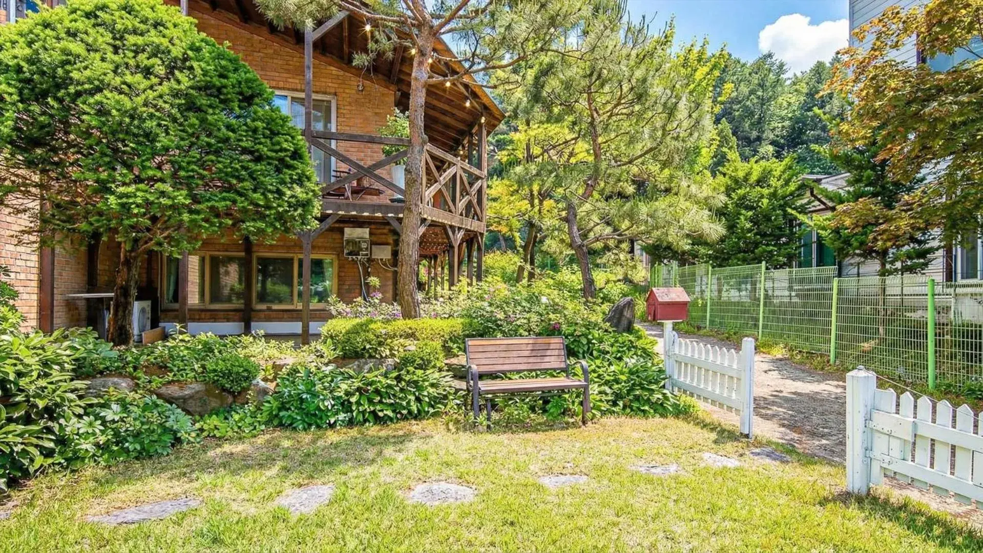 Property building in Gapyeong ojeupension Property building in Gapyeong ojeupension