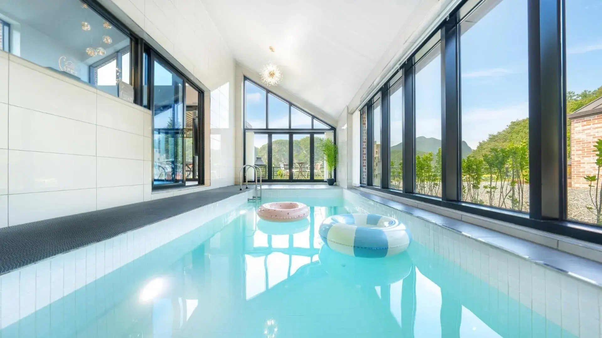 Property building in Danyang Dandelion Pool Villa Property building in Danyang Dandelion Pool Villa