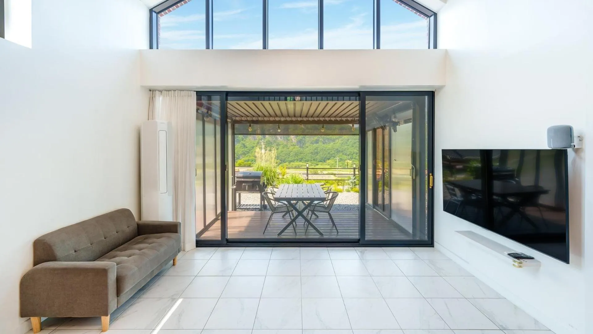 Property building in Danyang Dandelion Pool Villa