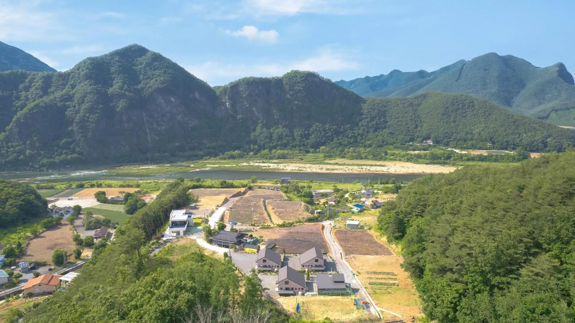 Property building in Danyang Dandelion Pool Villa